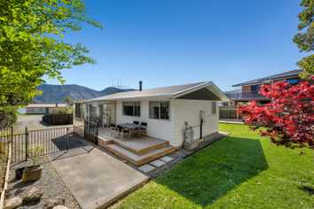 1/105 Main Road, Havelock