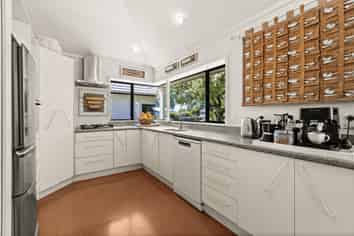 517A Nottingley Road, Frimley