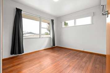 6 Forth Crescent, Glenview
