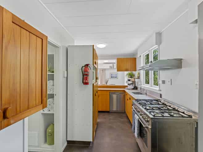 1692 Queen Charlotte Drive, Linkwater