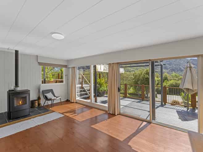 1692 Queen Charlotte Drive, Linkwater
