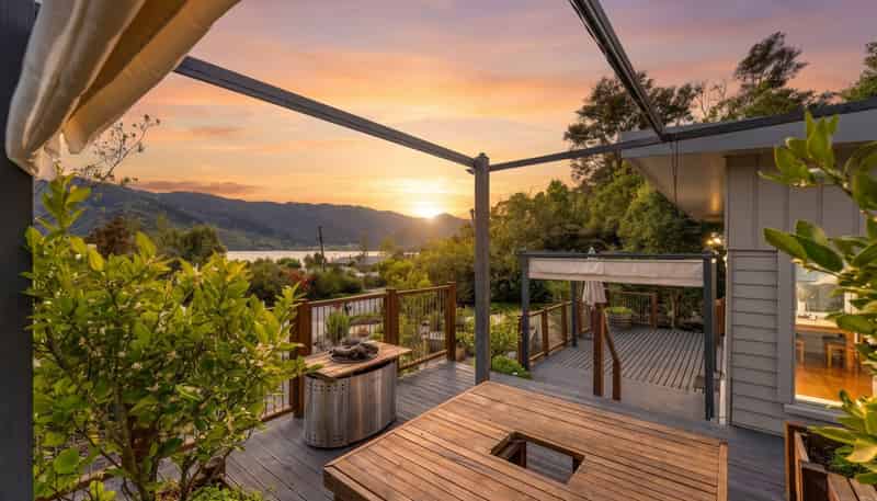 1692 Queen Charlotte Drive, Linkwater