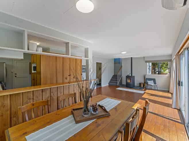 1692 Queen Charlotte Drive, Linkwater