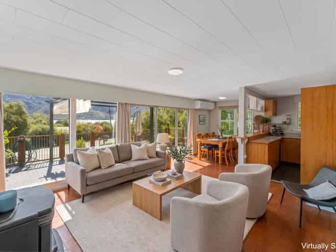 1692 Queen Charlotte Drive, Linkwater