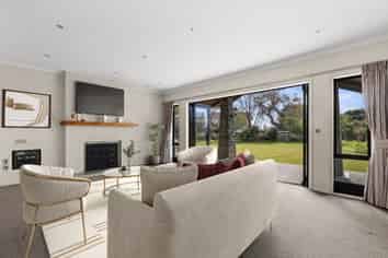 566 Lyndhurst Road, Frimley