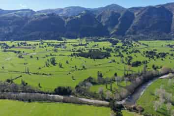 84 Loop Road, East Takaka