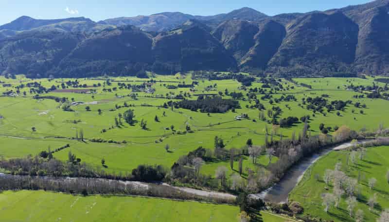 84 Loop Road, East Takaka
