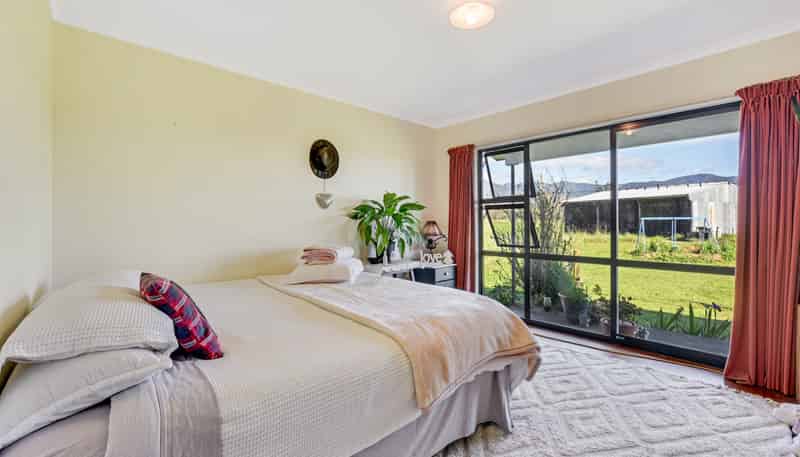 84 Loop Road, East Takaka