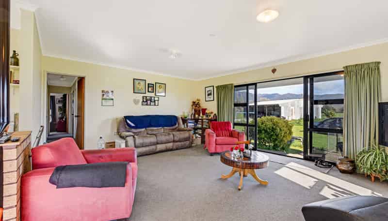 84 Loop Road, East Takaka