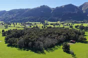 84 Loop Road, East Takaka