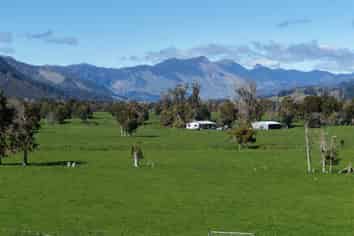 84 Loop Road, East Takaka
