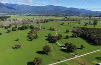 84 Loop Road, East Takaka