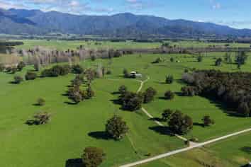 84 Loop Road, East Takaka