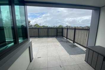 203/8 Waikumete Road, Glen Eden