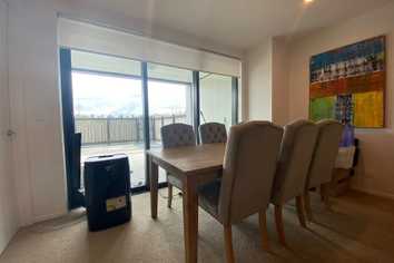 203/8 Waikumete Road, Glen Eden