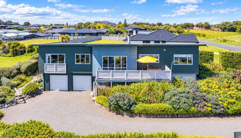 22 Longbeach Drive, Castlecliff