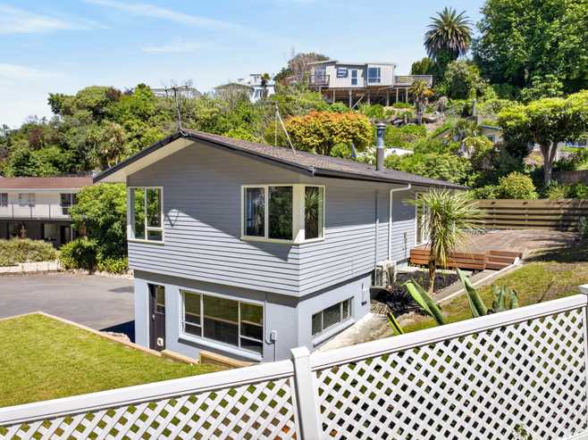 14 Priestley Road, Bluff Hill