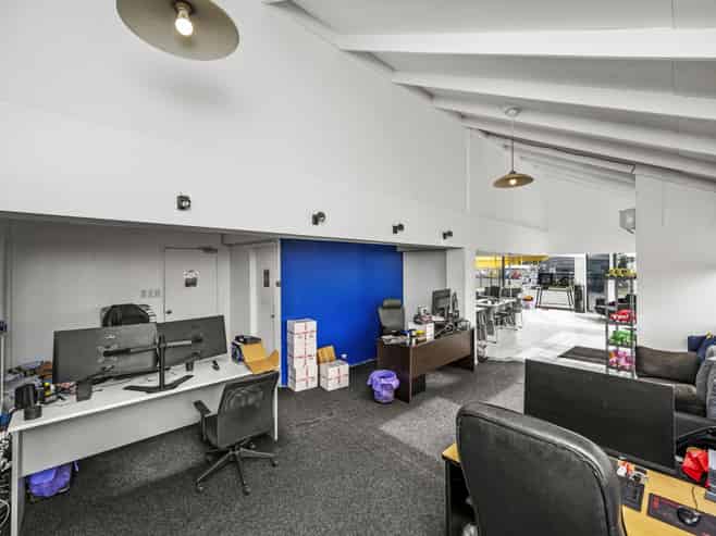 Prominent Panmure corner site with holding income