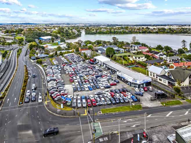 Prominent Panmure corner site with holding income