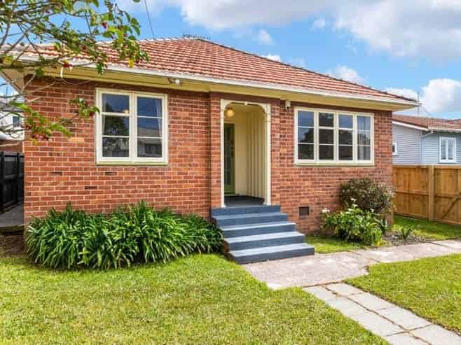 5 Mons Avenue, Mount Roskill