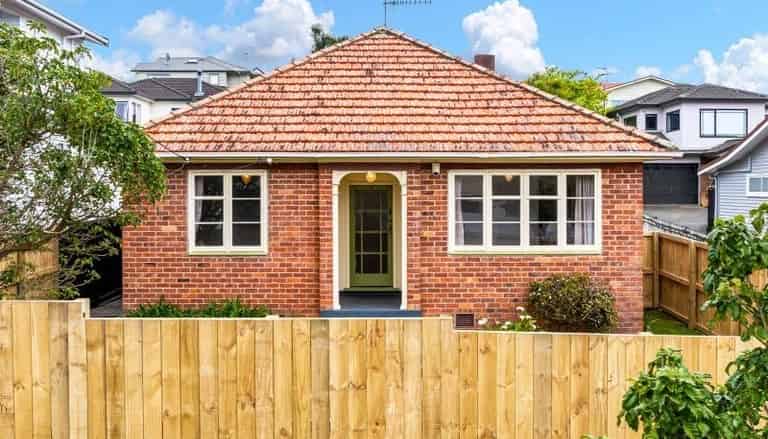 5 Mons Avenue, Mount Roskill