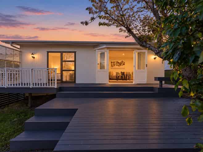 15 Chatham Avenue, Mount Albert