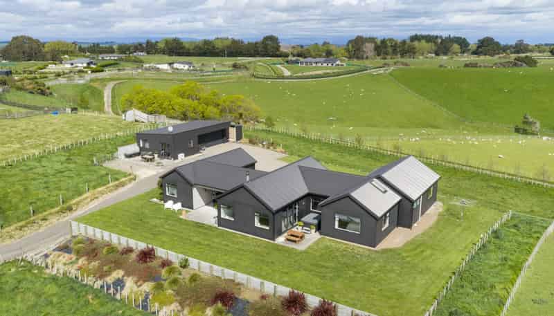 51 View Road, Halcombe
