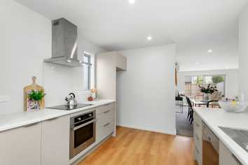 28A Barber Grove, Moera