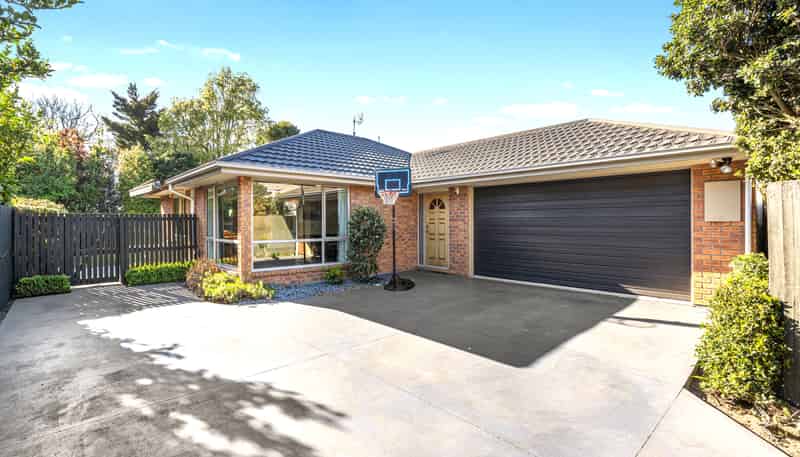 104A Hills Road, Edgeware