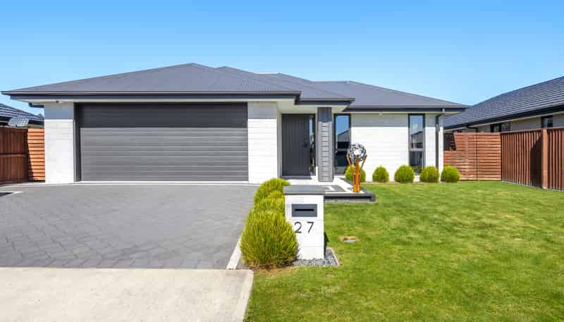 27 Minerva Crescent, Woodend