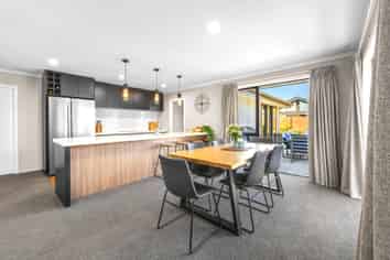 27 Minerva Crescent, Woodend