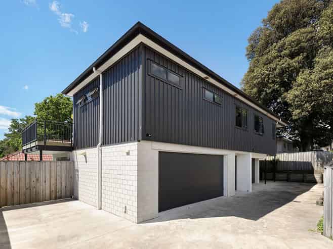127A Fourteenth Avenue, Avenues