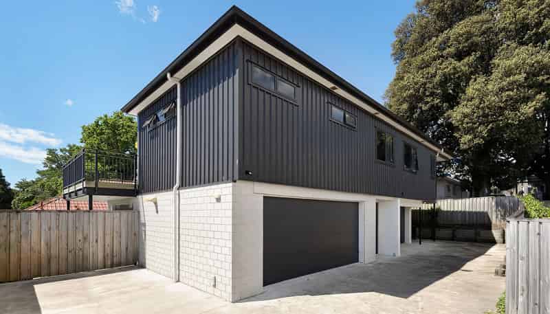 127A Fourteenth Avenue, Avenues