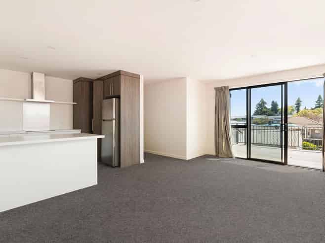 127A Fourteenth Avenue, Avenues