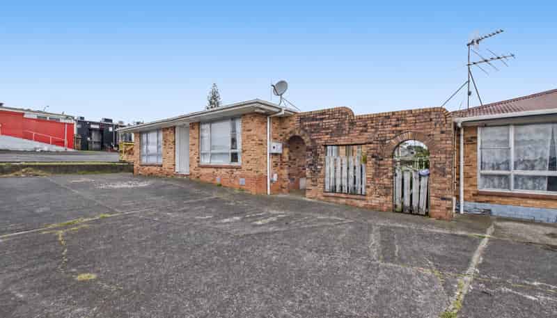 2/2 Browns Road, Manurewa