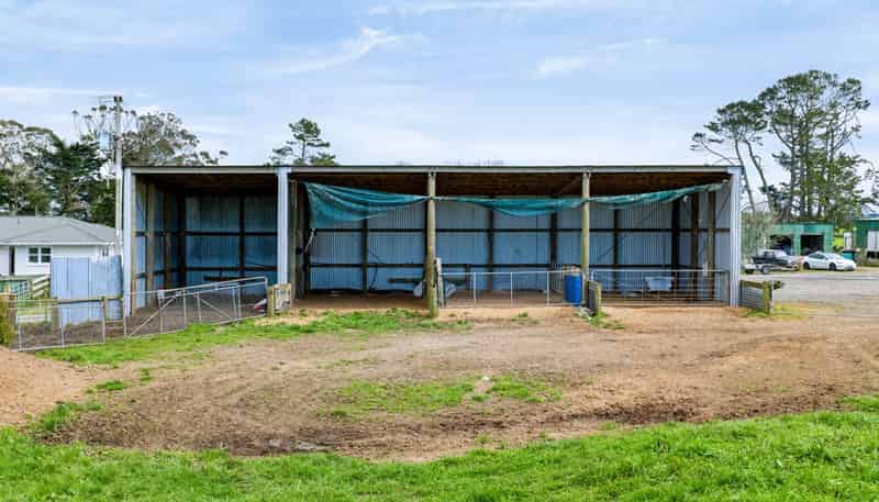 401 Bird Road, Stratford