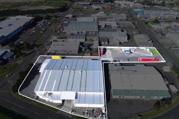 Large-Format Retail or Trade Space in Waiwhakaiho 