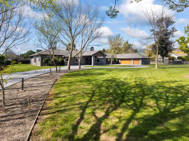 1097 Queen Street East, LEVIN
