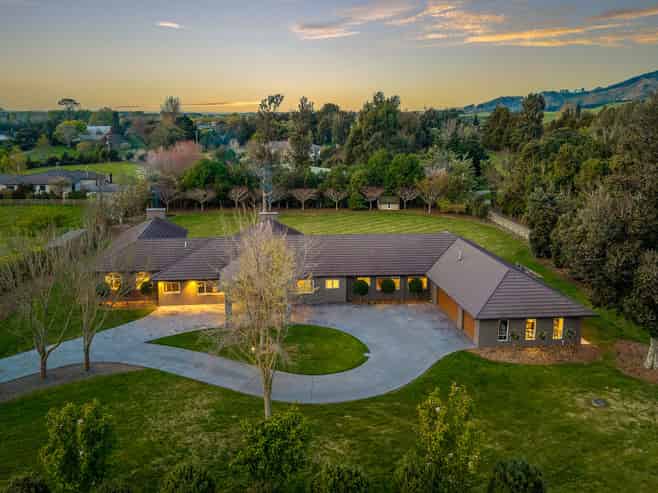 1097 Queen Street East, LEVIN