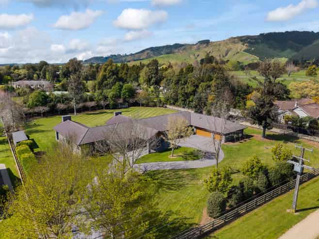 1097 Queen Street East, LEVIN