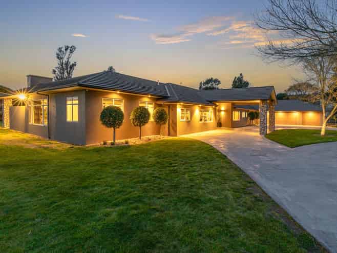 1097 Queen Street East, LEVIN