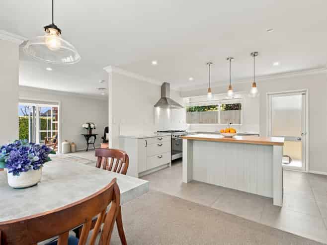 16 Waratah Street, Matua