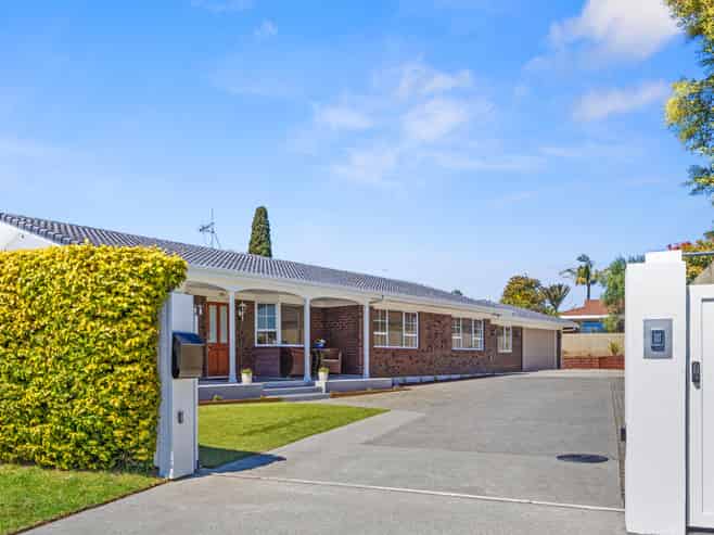 16 Waratah Street, Matua