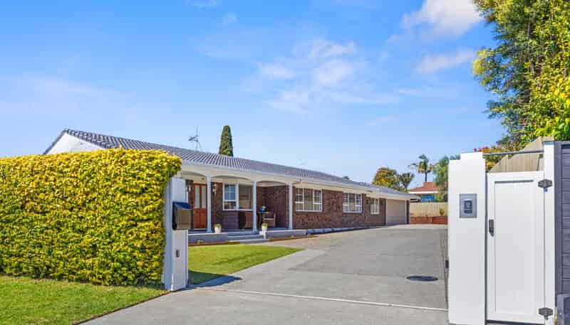 16 Waratah Street, Matua