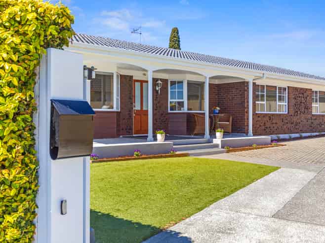16 Waratah Street, Matua