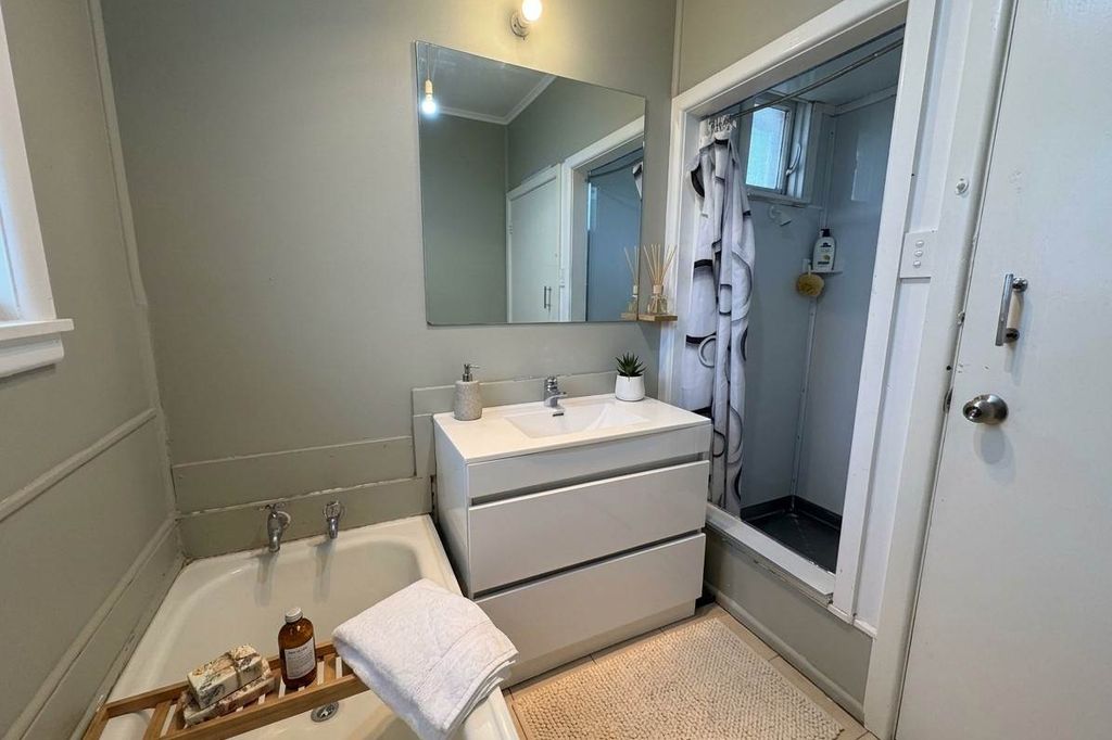 Delightful Home In Central Area 4