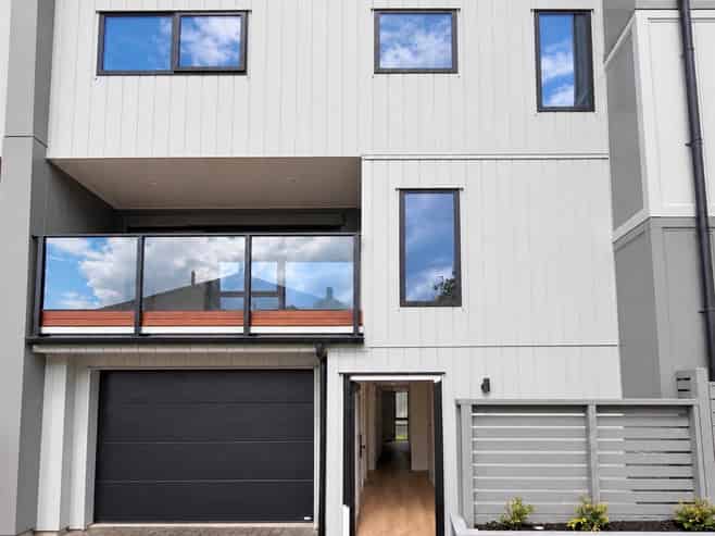 2/17 Peverill Crescent, Papatoetoe