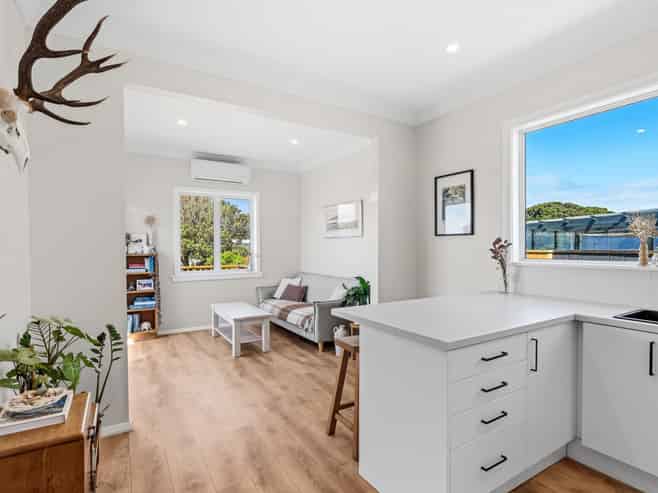 10 Marine Parade, Otaki Beach