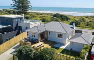 10 Marine Parade, Otaki Beach