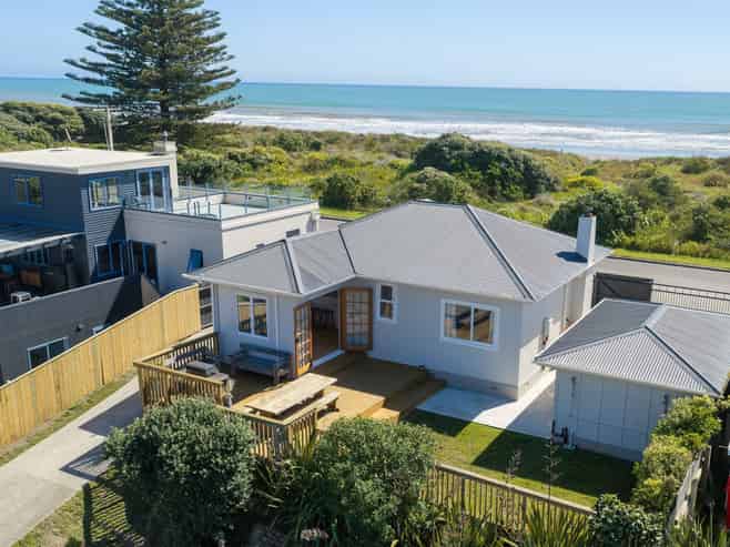 10 Marine Parade, Otaki Beach